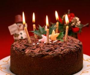 Puzzle Τούρτα με πέντε κεριά για τον εορτασμό των γενεθλίων